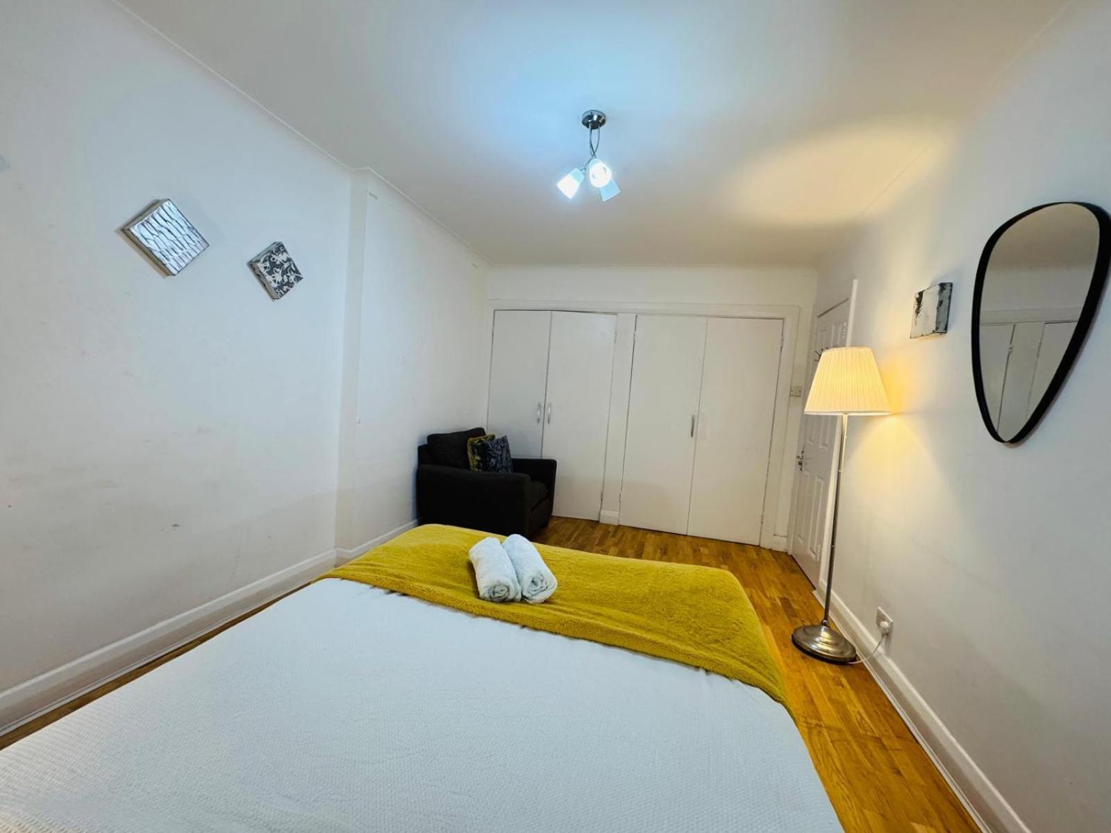 2 Bedroom Flat Hyde Park